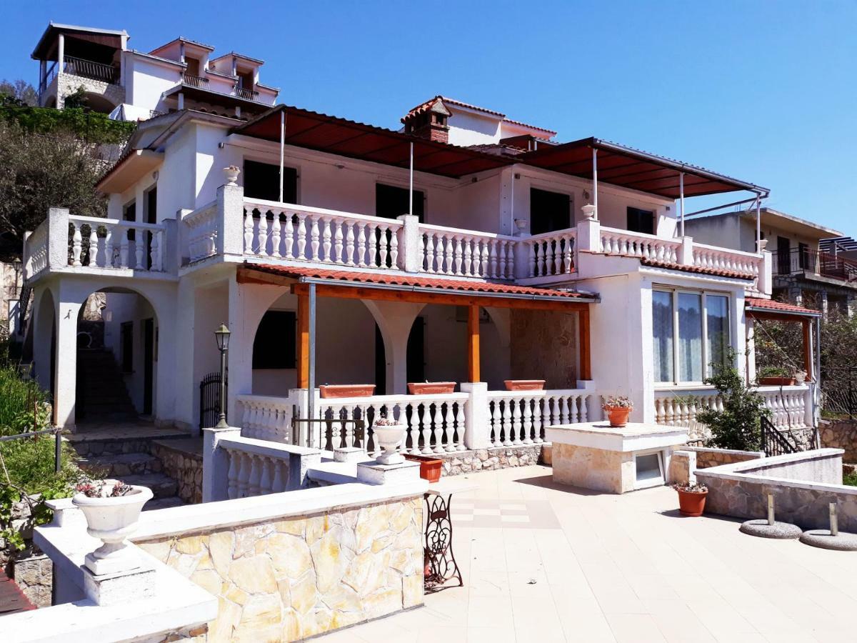 Apartments Carmen Vinišće Exteriér fotografie
